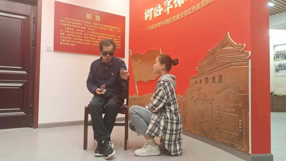 新闻与传播学院2020级广播电视编导三班团支部团员采访老兵王金泉